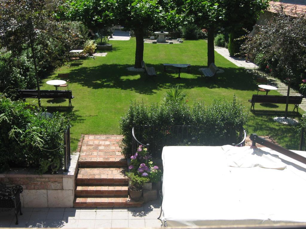 Apartamentos La Pontiga *** อินเฟียสโต ภายนอก รูปภาพ